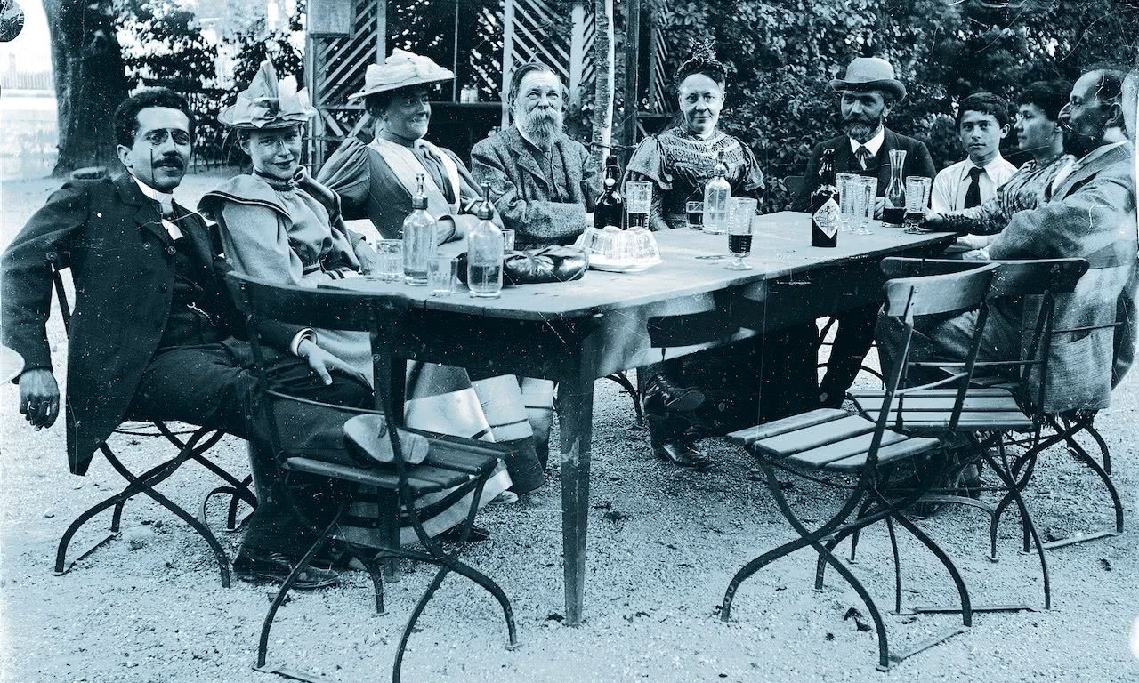 Excursion as part of the International Socialist Workers' Congress, 1893. Simon Ferdinand (August Bebel's son-in-law), Frieda Simon, Clara Zetkin, Friedrich Engels, Julie Bebel, August Bebel, Ernst Schaffer, Regine Bernstein (from left).